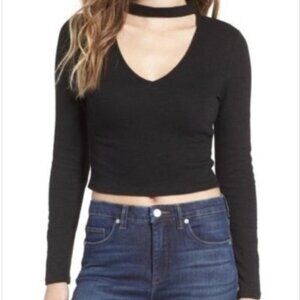 J.O.A . Choker V-Neck Long Sleeve Crop Top Black